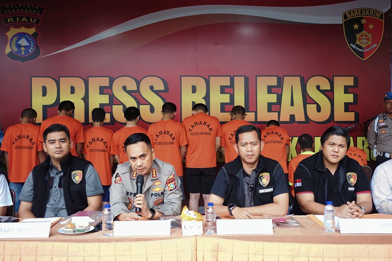 Dirreskrimum Polda Riau Bersama Kapolresta Pekanbaru Gelar Press Release Atas Keberhasilan Timsus Gabungan Polda Riau